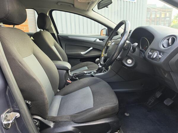 2013 Ford Mondeo 1.6 TDCi ECOnetic Edge Euro 5 (s/s) 5dr