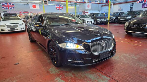 Jaguar XJ view 2