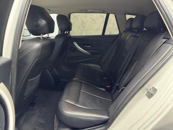 BMW 3 Series view 6