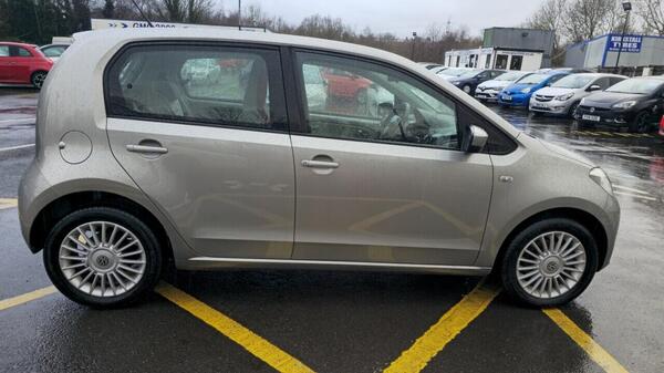 Volkswagen up! view 6