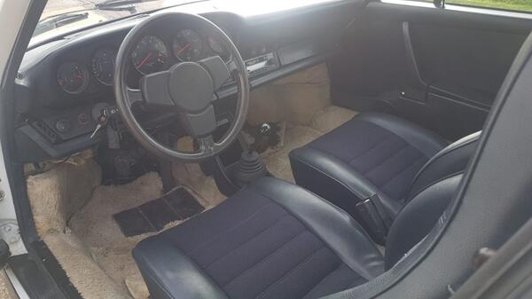 Porsche 911 view 6