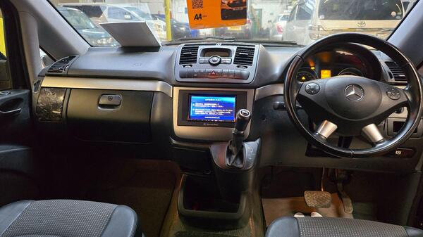 Mercedes-Benz V-Class view 3