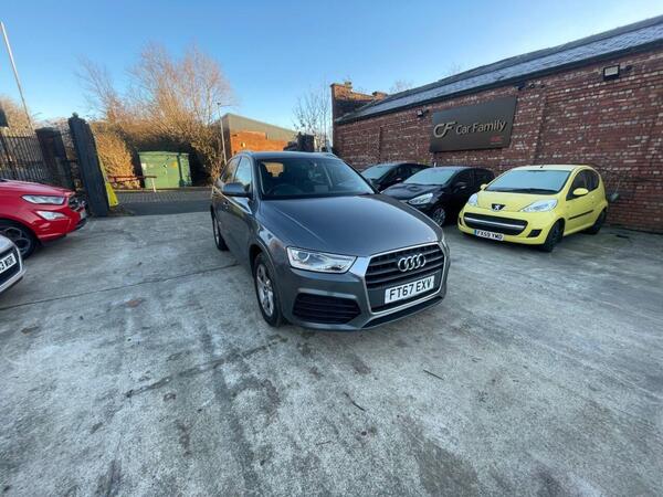 Audi Q3 view 3
