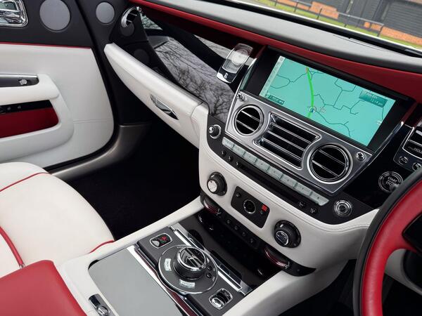 Rolls-Royce Dawn view 6