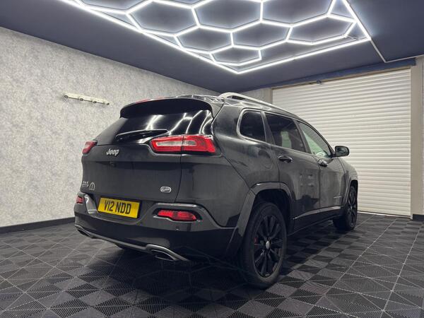 Jeep Cherokee view 4