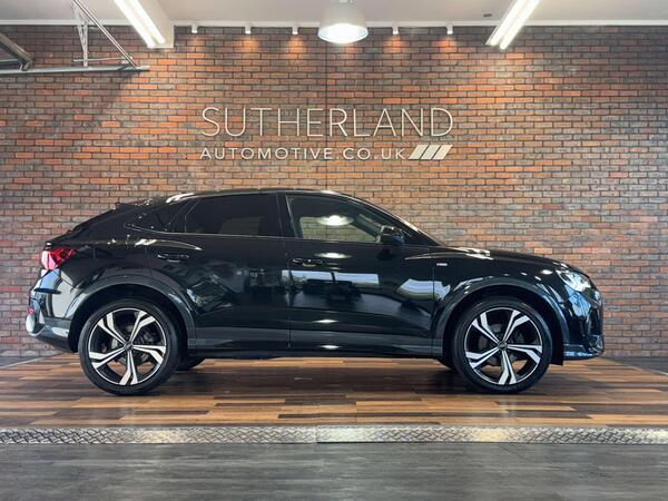 Audi Q3 view 3