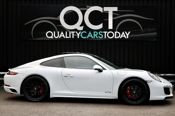 Porsche 911 view 6