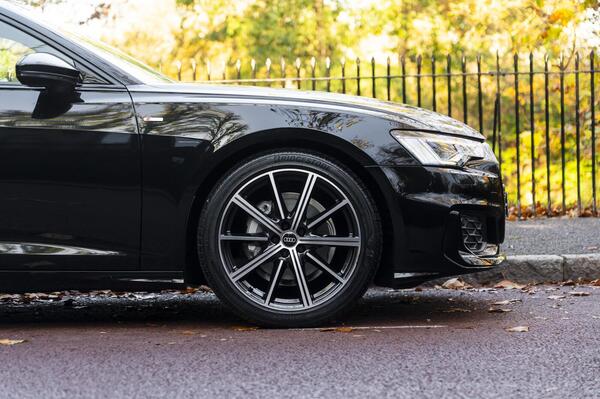 Audi A6 view 7