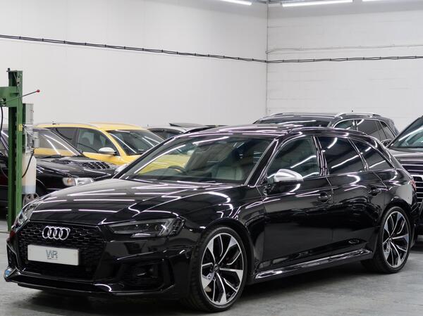 Audi RS4 view 6