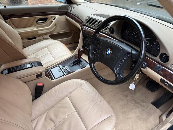BMW 7 Series view 4