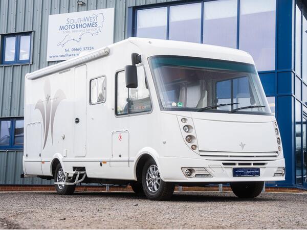 Niesmann and Bischoff Arto 64 GL