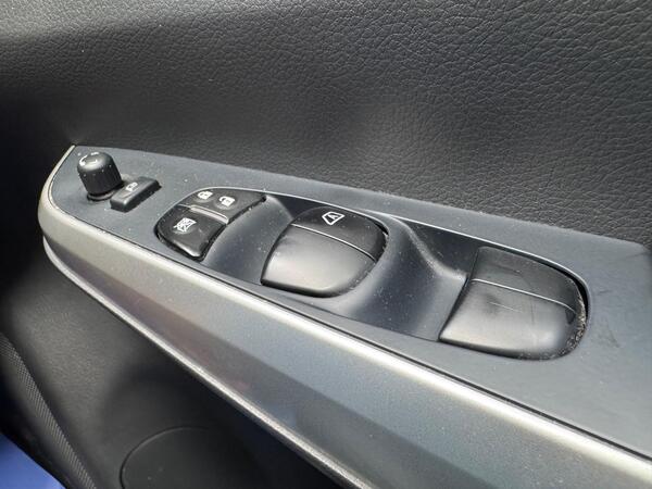 Nissan Navara 2.3 dCi Tekna 4WD Euro 6 (s/s) 4dr at 48th