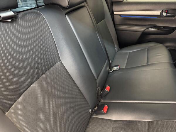 Toyota Hilux 2.8 D-4D Invincible X 4WD Euro 6 (s/s) 4dr at 18th