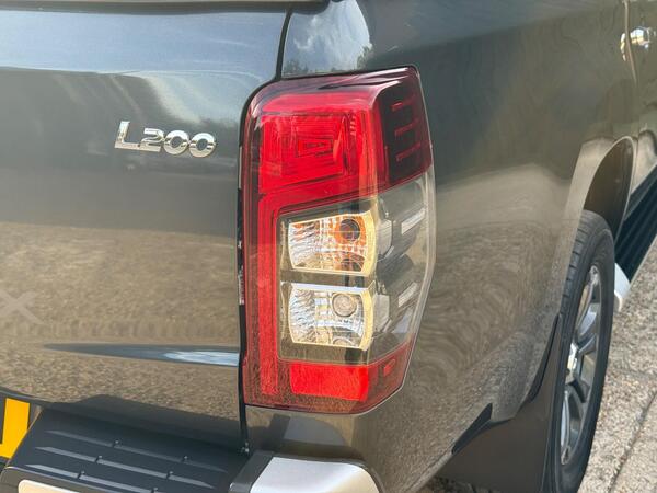Mitsubishi L200 2.2 DI-D DC Barbarian X Auto 4WD Euro 6 (s/s) 4dr at 33th