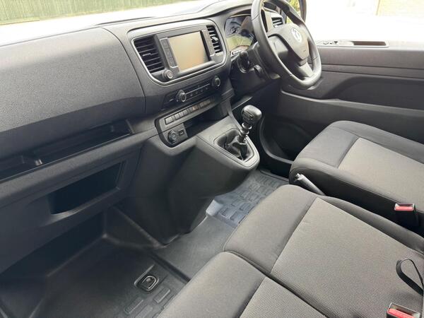 Vauxhall Vivaro 2.0 Turbo D 3100 Pro L2 H1 Euro 6 (s/s) 6dr at 2th