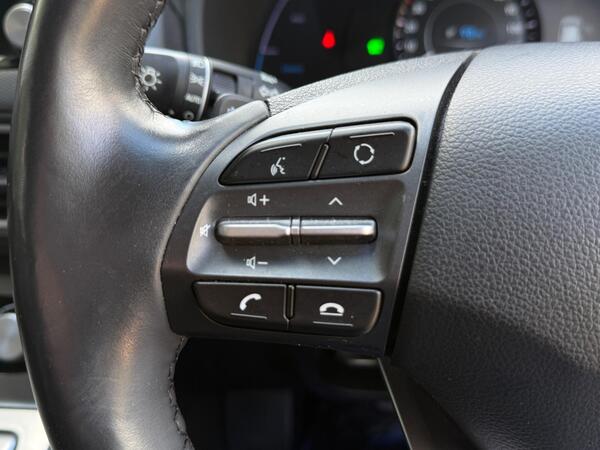 Hyundai KONA 64kWh Premium SE Auto 5dr (7kW Charger)