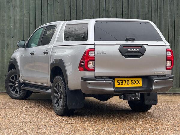 Toyota Hilux 2.8 D-4D Invincible X Auto 4WD Euro 6 (s/s) 4dr at 11th