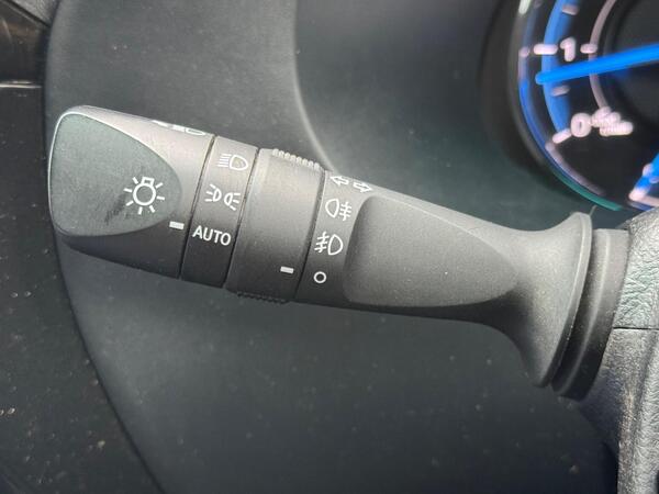 Toyota Hilux 2.8 D-4D Invincible X Auto 4WD Euro 6 (s/s) 4dr at 22th