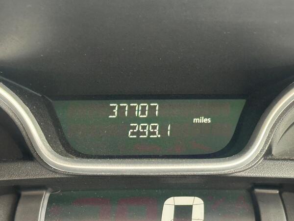 Renault Trafic 2.0 dCi ENERGY 28 Sport SWB Standard Roof Euro 6 (s/s) 5dr at 42th