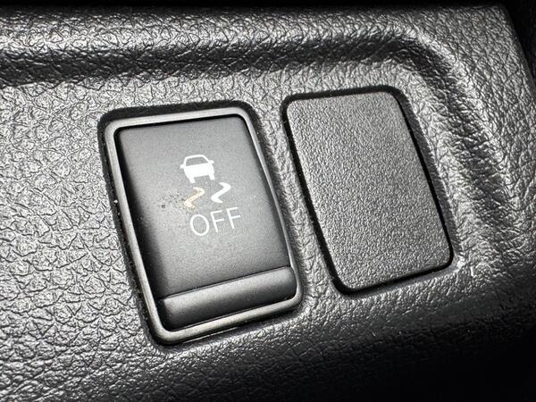 Nissan Navara 2.3 dCi Tekna 4WD Euro 6 (s/s) 4dr at 40th