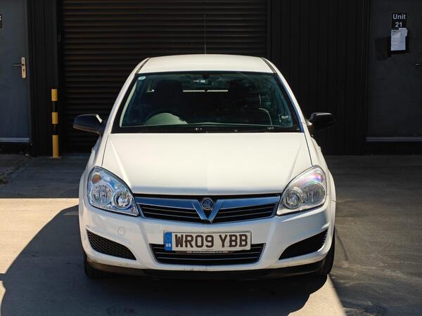 Vauxhall Astra 1.8i 16v Club 5dr - Image 2