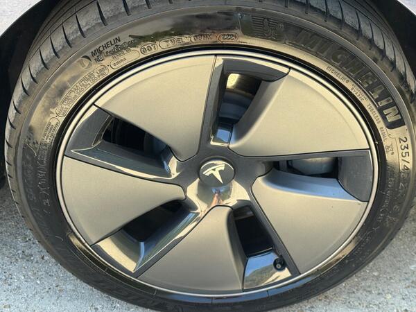 Tesla Model 3 (Dual Motor) Long Range Auto 4WDE 4dr at 28th