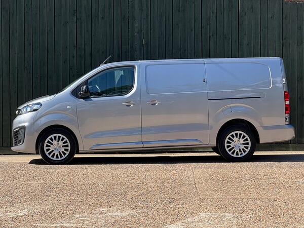 Vauxhall Vivaro 2.0 Turbo D 3100 Pro L2 H1 Euro 6 (s/s) 6dr at 7th