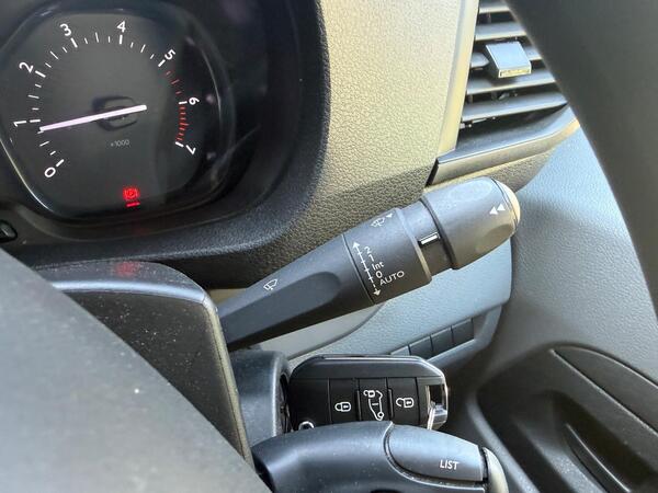 Peugeot Expert 1.5 BlueHDi 1000 Professional Premium Standard Panel Van MWB Euro 6 (s/s) 6dr at 25th