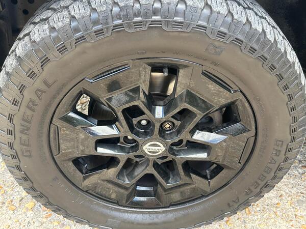 Nissan Navara 2.3 dCi N-Guard Pickup Double Cab 4dr Diesel Auto 4WD Euro 6 (190 ps)