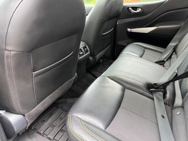 Nissan Navara 2.3 dCi N-Guard Auto 4WD Euro 6 4dr at 29th