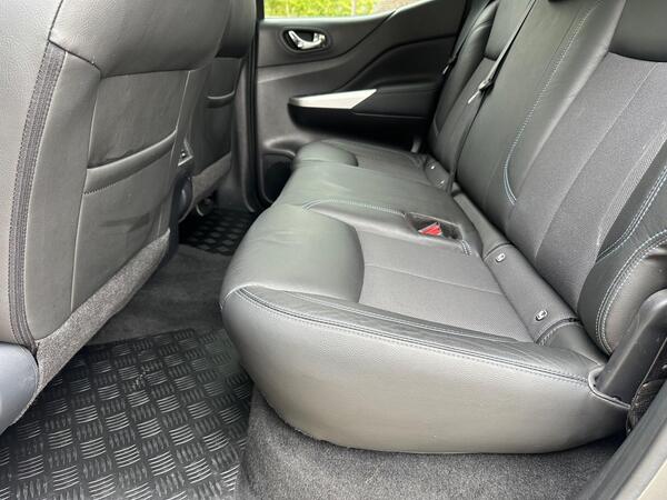 Nissan Navara 2.3 dCi N-Guard 4WD Euro 6 (s/s) 4dr at 37th
