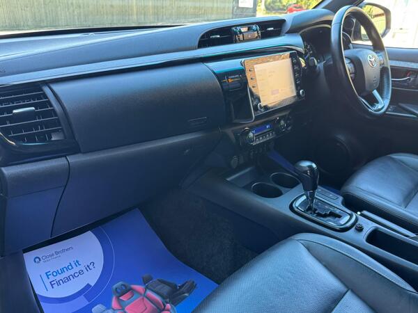 Toyota Hilux 2.8 D-4D Invincible X Auto 4WD Euro 6 (s/s) 4dr at 14th