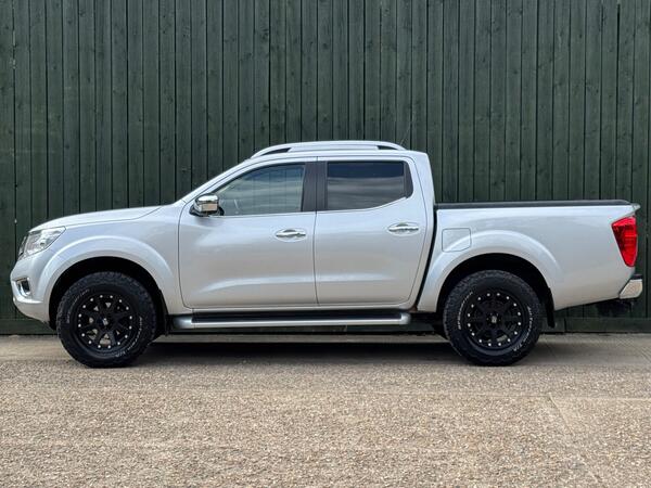 Nissan Navara 2.3 dCi Tekna Auto 4WD Euro 6 4dr at 9th