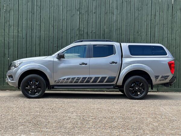 Nissan Navara 2.3 dCi N-Guard Pickup Double Cab 4dr Diesel Auto 4WD Euro 6 (190 ps)
