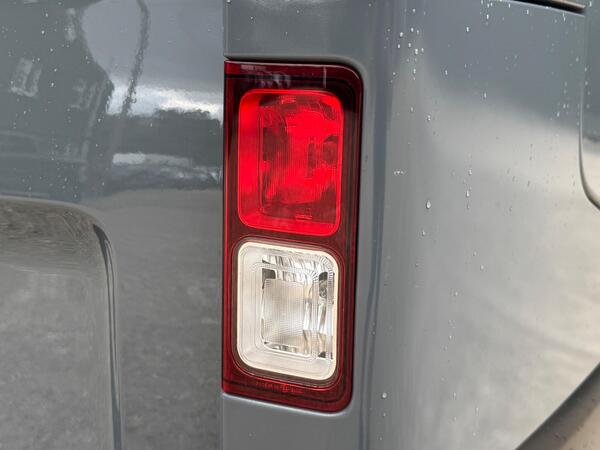 Nissan Primastar 2.0 dCi 30 Tekna L2 H1 Euro 6 (s/s) 5dr
