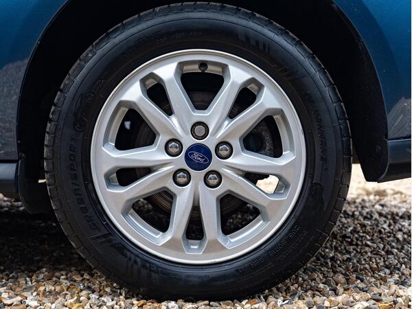 FORD TRANSIT CONNECT 240 LTD TDCI A - Image 18