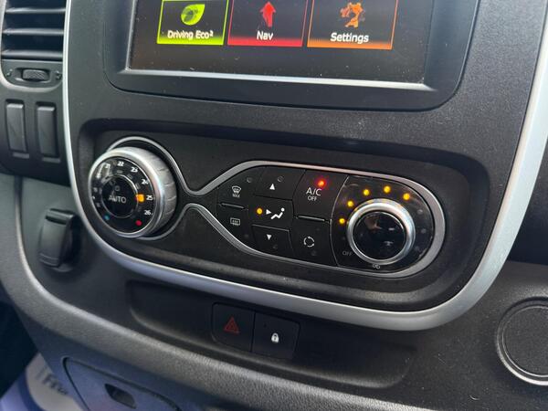 Renault Trafic 2.0 dCi ENERGY 28 Black Edition SWB Standard Roof Euro 6 (s/s) 5dr at 19th