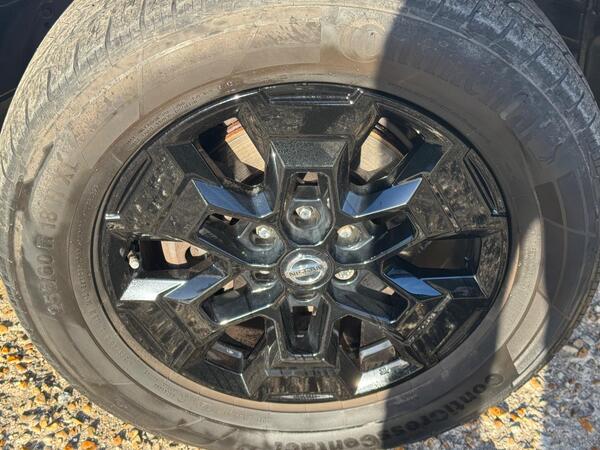 Nissan Navara 2.3 dCi N-Guard 4WD Euro 6 (s/s) 4dr at 29th