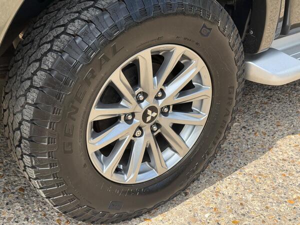 Mitsubishi L200 2.4 DI-D DC Barbarian Pickup Double Cab 4dr Diesel Auto 4WD Euro 6 (178 ps) at 36th