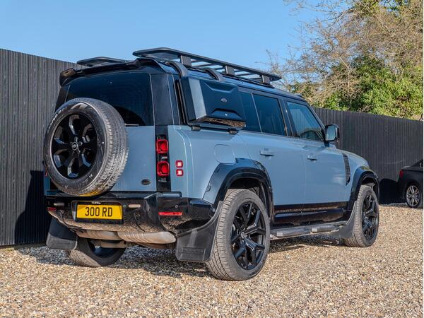 LAND ROVER DEFENDER X-DYNAMIC SE D MHEV A - Image 4