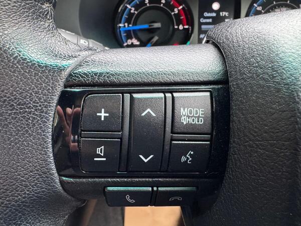 Toyota Hilux 2.8 D-4D Invincible X 4WD Euro 6 (s/s) 4dr at 19th