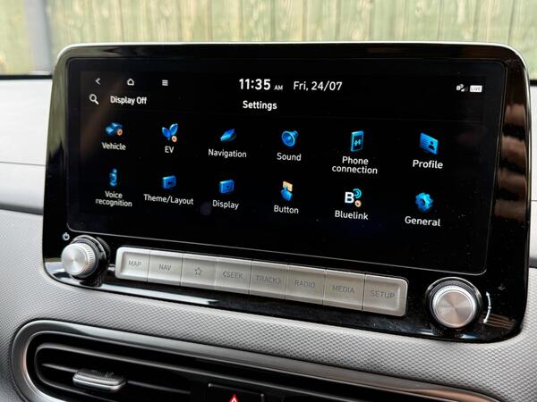 Hyundai KONA 64kWh Premium Auto 5dr (10.5kW Charger)