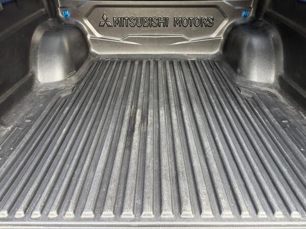 Mitsubishi L200 2.4 DI-D DC Warrior Pickup Double Cab 4dr Diesel Manual 4WD Euro 6 (178 ps)