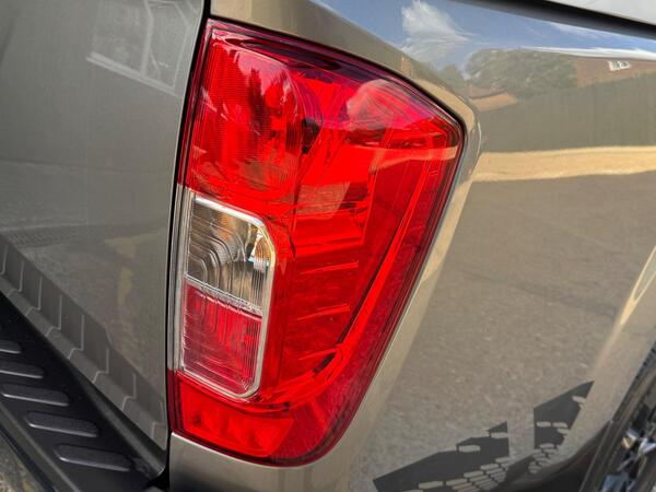 Nissan Navara 2.3 dCi N-Guard Auto 4WD Euro 6 4dr at 47th