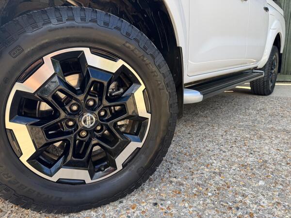 Nissan Navara 2.3 dCi Tekna Auto 4WD Euro 6 4dr at 41th
