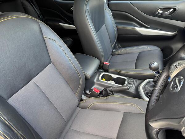 Nissan Navara 2.3 dCi N-Guard 4WD Euro 6 (s/s) 4dr at 8th