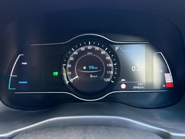 Hyundai KONA 64kWh Premium SE Auto 5dr (7kW Charger)