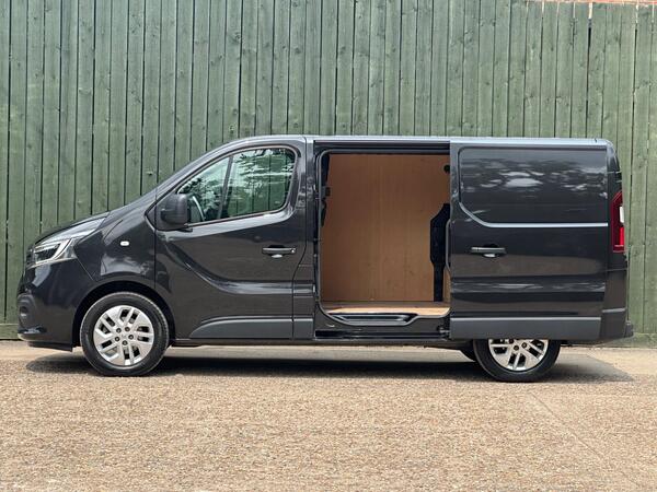Renault Trafic 2.0 dCi ENERGY 28 Sport SWB Standard Roof Euro 6 (s/s) 5dr at 12th