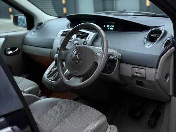 Renault Grand Scenic 2.0 VVT Privilege 5dr - Image 2