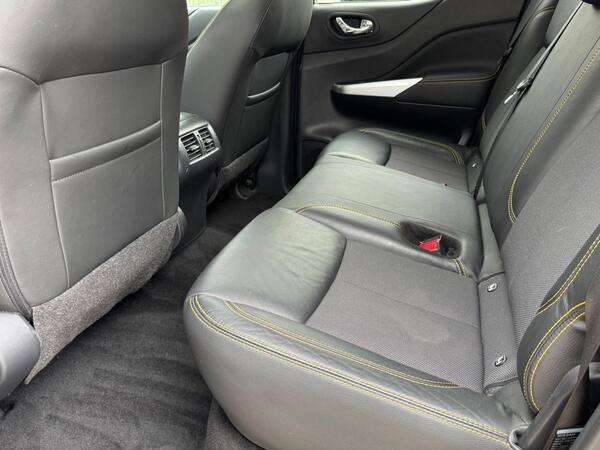 Nissan Navara 2.3 dCi N-Guard Auto 4WD Euro 6 4dr at 39th